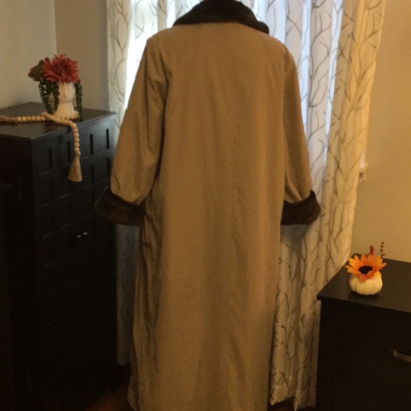 Reversibile coat with beige and brown faux fur - Picture 4 of 15